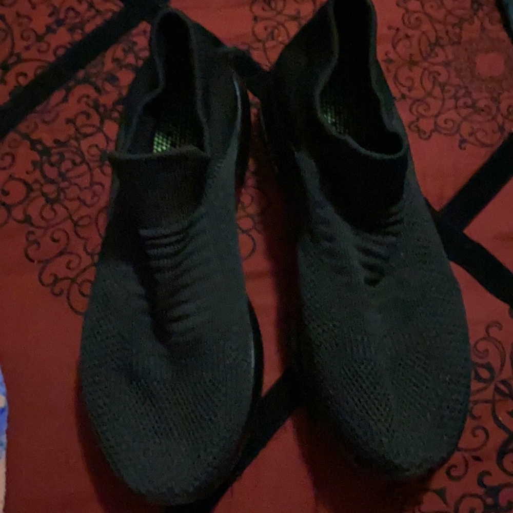 I like this shoes there black